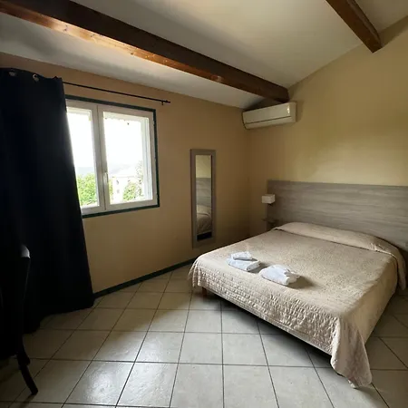 Clair De Lune Hotel