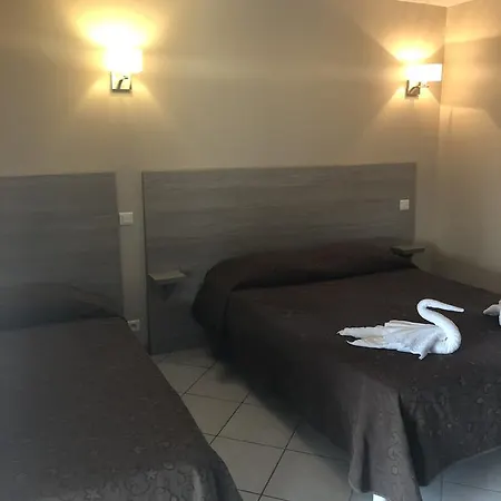 Clair De Lune Hotel
