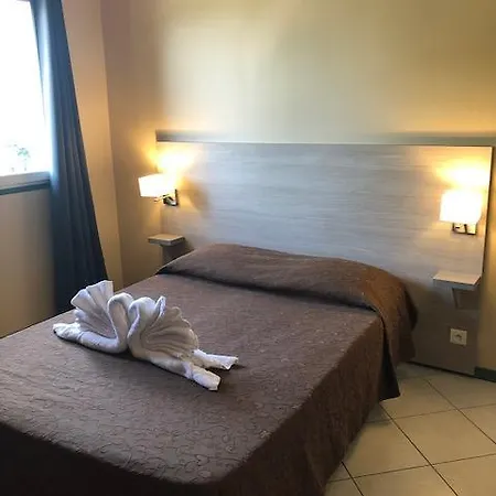 Clair De Lune Hotel 3*